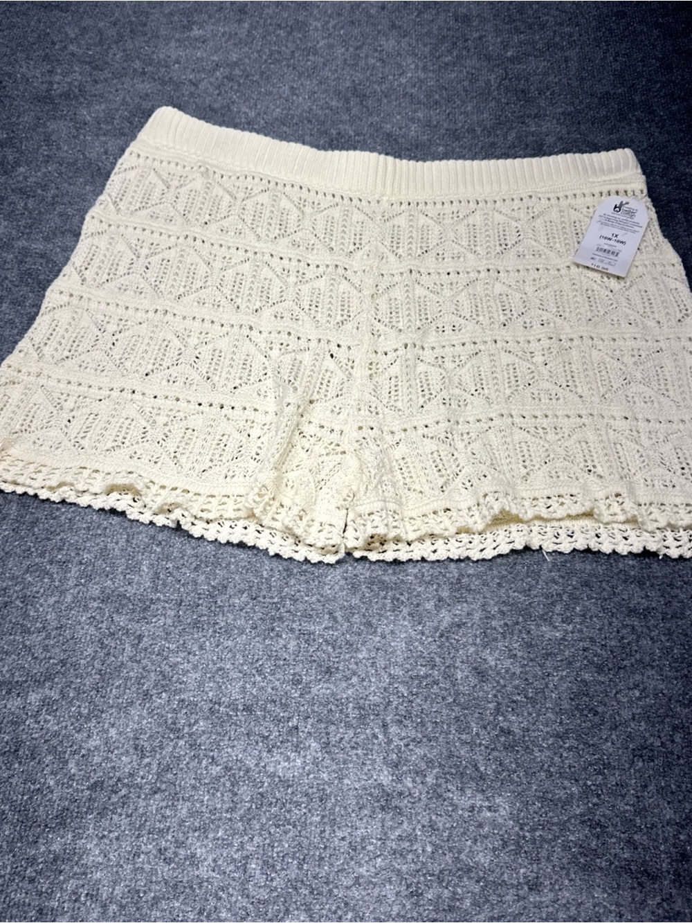 Time and Tru Cream Crochet Knit Women's Shorts